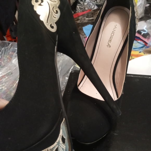 Heels - Picture 6 of 6